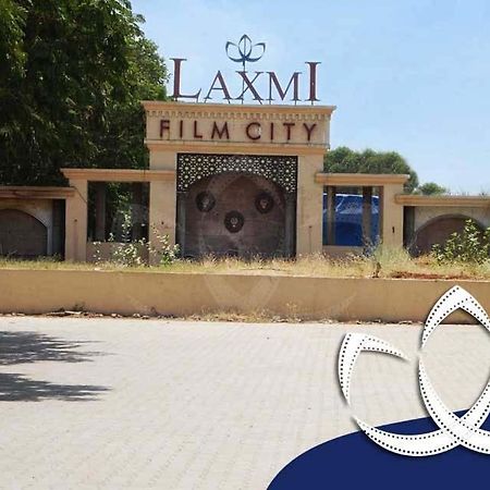 Laxmi Film City Resort Vadodara Exteriör bild