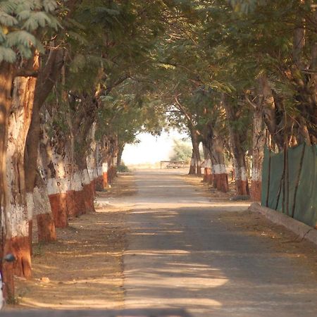 Laxmi Film City Resort Vadodara Exteriör bild