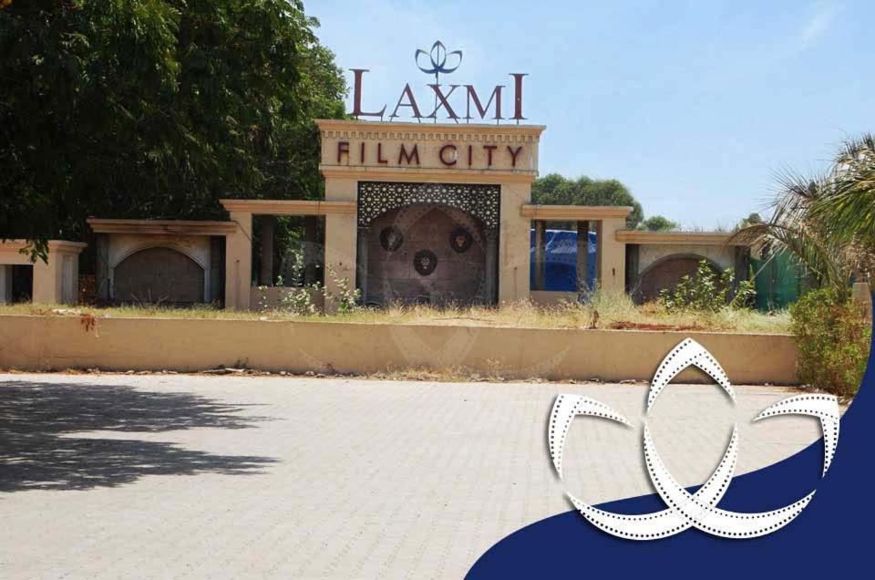 Laxmi Film City Resort Vadodara Exteriör bild