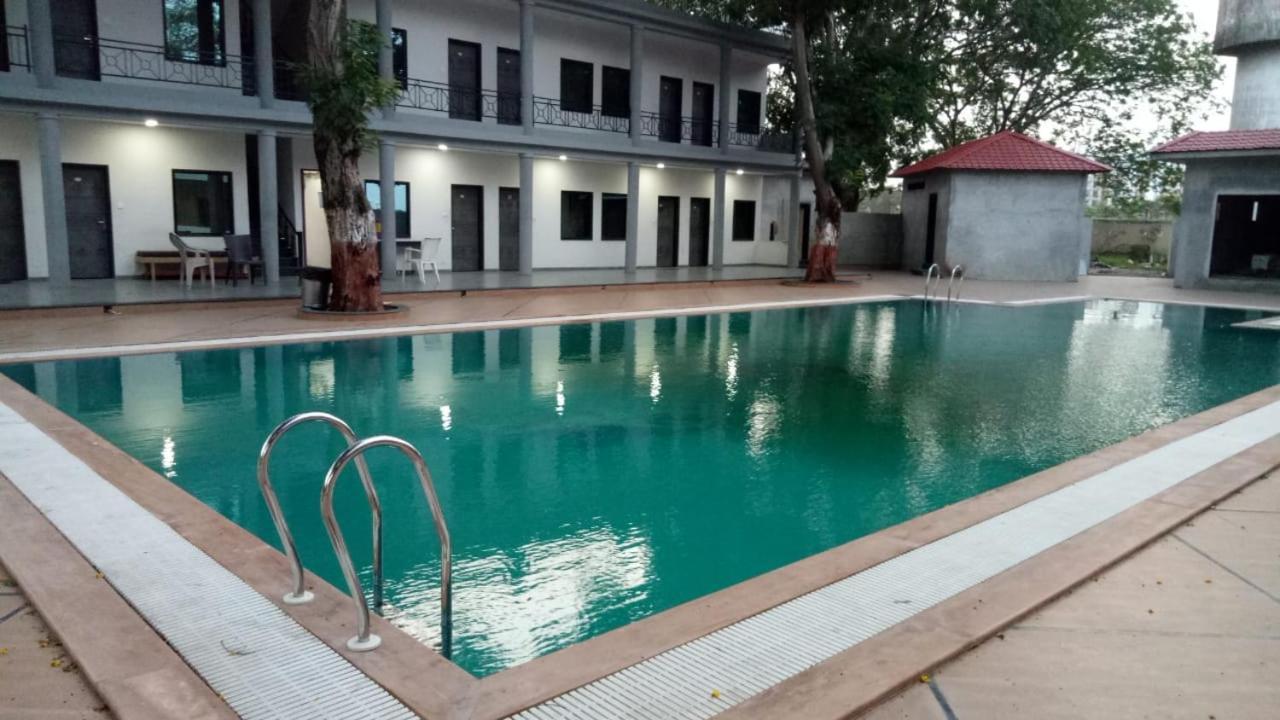 Laxmi Film City Resort Vadodara Exteriör bild