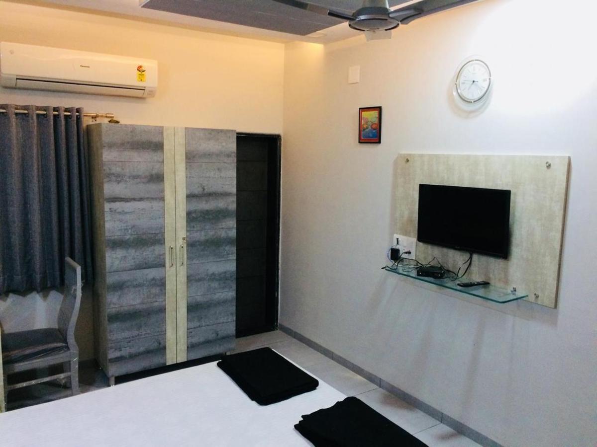Laxmi Film City Resort Vadodara Exteriör bild
