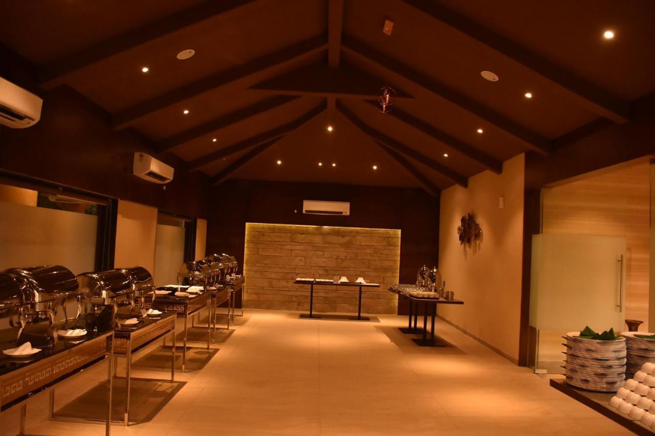 Laxmi Film City Resort Vadodara Exteriör bild