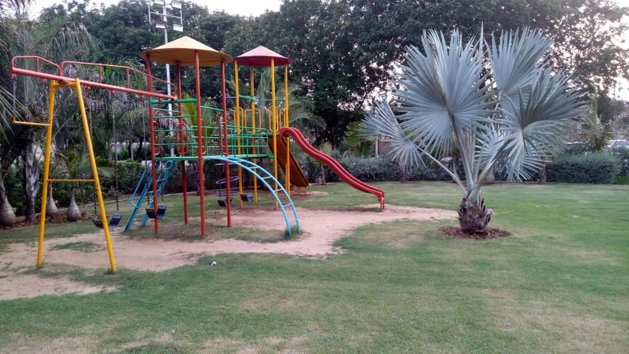 Laxmi Film City Resort Vadodara Exteriör bild